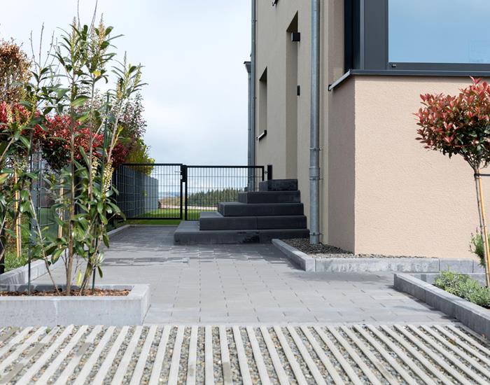 Aménagement de l'allée de garage, du chemin et de la terrasse